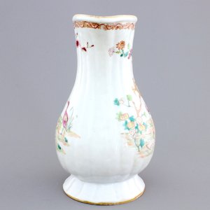 A fine Chinese famille rose and gilt export porcelain jug, Qianlong, 18th C. — 照片 5