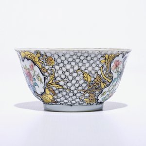 A fine Chinese famille rose and grisaille eggshell cup and saucer with a pheasant, Yongzheng — photo 6