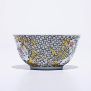 A fine Chinese famille rose and grisaille eggshell cup and saucer with a pheasant, Yongzheng — 照片 4