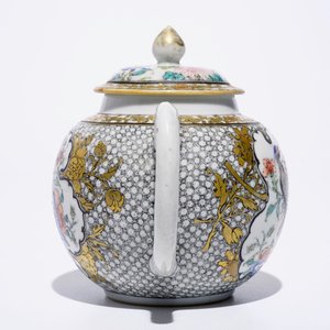 A fine Chinese famille rose and grisaille teapot and cover with a pheasant, Yongzheng — 照片 2