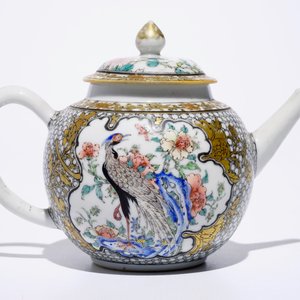 A fine Chinese famille rose and grisaille teapot and cover with a pheasant, Yongzheng — 照片 3