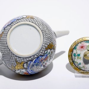 A fine Chinese famille rose and grisaille teapot and cover with a pheasant, Yongzheng — 照片 6