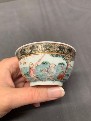 A fine Chinese famille rose 'apple pickers' cup and saucer, Yongzheng — photo 6