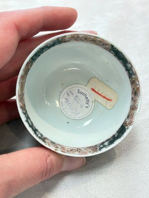 A fine Chinese famille rose 'apple pickers' cup and saucer, Yongzheng — 照片 5