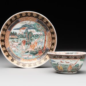 A fine Chinese famille rose 'apple pickers' cup and saucer, Yongzheng — 照片 1