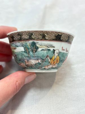 A fine Chinese famille rose 'apple pickers' cup and saucer, Yongzheng — 照片 2