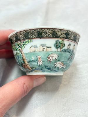 A fine Chinese famille rose 'apple pickers' cup and saucer, Yongzheng — 照片 4
