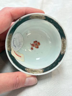 A fine Chinese famille rose 'apple pickers' cup and saucer, Yongzheng — 照片 5