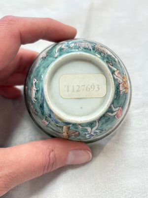 A fine Chinese famille rose 'apple pickers' cup and saucer, Yongzheng — 照片 6