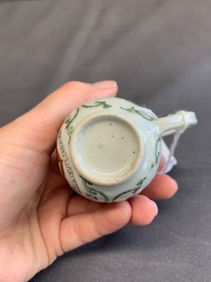 A fine Chinese famille rose armorial cup and two saucers, Yongzheng/Qianlong — photo 11