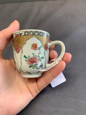 A fine Chinese famille rose armorial cup and two saucers, Yongzheng/Qianlong — photo 8