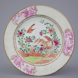 A fine Chinese famille rose bianco sopra bianco plate, Qianlong, 18th C. — photo 1
