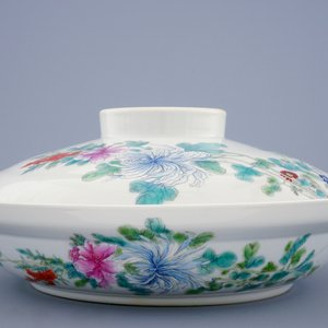 A fine Chinese famille rose bowl and cover, Jurentang mark, Republic period (1912-1949) — 照片 2