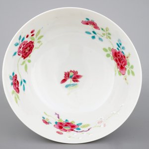A fine Chinese famille rose bowl with a garden scene, Yongzheng, 1722-1735 — 照片 6