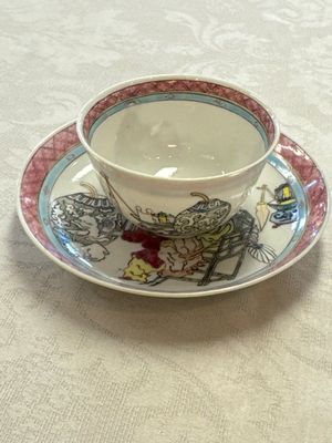 A fine Chinese famille rose 'Court Lady and a Boy' cup and saucer, Yongzheng — photo 1