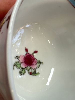 A fine Chinese famille rose 'Court Lady and a Boy' cup and saucer, Yongzheng — photo 12
