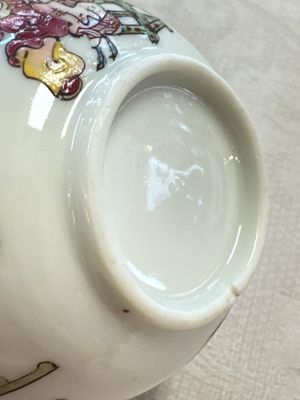 A fine Chinese famille rose 'Court Lady and a Boy' cup and saucer, Yongzheng — photo 16