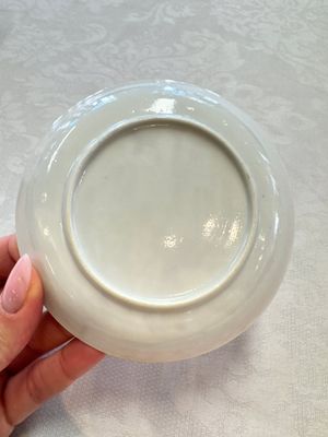 A fine Chinese famille rose 'Court Lady and a Boy' cup and saucer, Yongzheng — photo 25