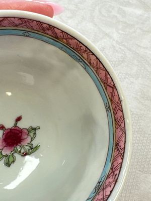 A fine Chinese famille rose 'Court Lady and a Boy' cup and saucer, Yongzheng — photo 8
