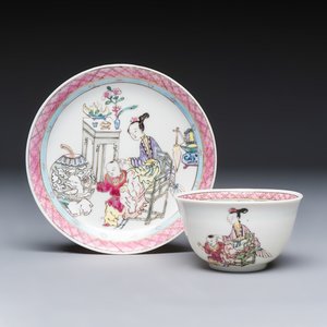 A fine Chinese famille rose 'Court Lady and a Boy' cup and saucer, Yongzheng — photo 1