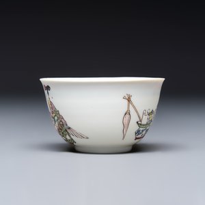 A fine Chinese famille rose 'Court Lady and a Boy' cup and saucer, Yongzheng — photo 5