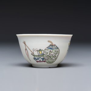 A fine Chinese famille rose 'Court Lady and a Boy' cup and saucer, Yongzheng — photo 6