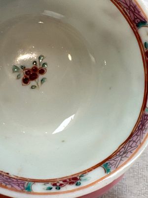 A fine Chinese famille rose cup and saucer with a couple on a terrace, Yongzheng/Qianlong — 照片 11