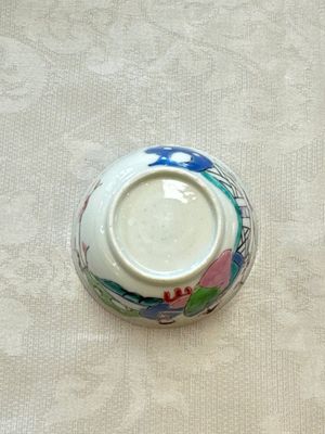 A fine Chinese famille rose cup and saucer with a couple on a terrace, Yongzheng/Qianlong — 照片 15