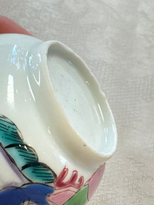 A fine Chinese famille rose cup and saucer with a couple on a terrace, Yongzheng/Qianlong — 照片 16