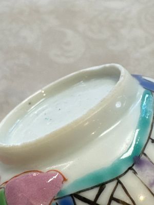 A fine Chinese famille rose cup and saucer with a couple on a terrace, Yongzheng/Qianlong — 照片 17
