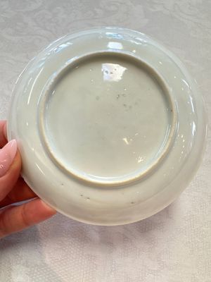 A fine Chinese famille rose cup and saucer with a couple on a terrace, Yongzheng/Qianlong — 照片 25