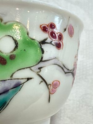 A fine Chinese famille rose cup and saucer with a couple on a terrace, Yongzheng/Qianlong — 照片 6