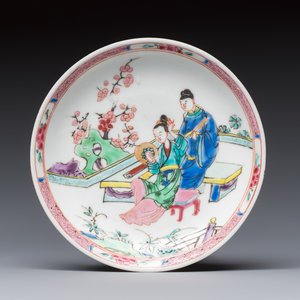 A fine Chinese famille rose cup and saucer with a couple on a terrace, Yongzheng/Qianlong — 照片 2