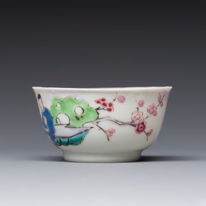 A fine Chinese famille rose cup and saucer with a couple on a terrace, Yongzheng/Qianlong — 照片 5