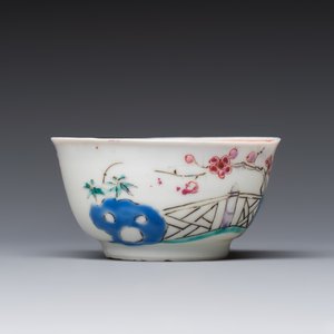 A fine Chinese famille rose cup and saucer with a couple on a terrace, Yongzheng/Qianlong — 照片 7