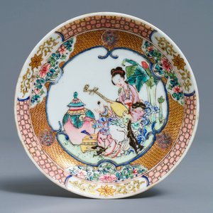 A fine Chinese famille rose cup and saucer with a musician, Yongzheng — 照片 2