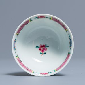 A fine Chinese famille rose cup and saucer with a river scene, Yongzheng — 照片 8