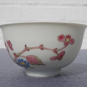 A fine Chinese famille rose cup and saucer with floral design, Yongzheng — photo 13