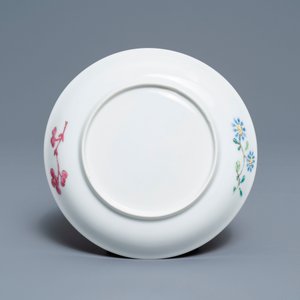 A fine Chinese famille rose cup and saucer with floral design, Yongzheng — photo 3