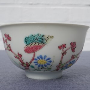 A fine Chinese famille rose cup and saucer with floral design, Yongzheng — photo 10