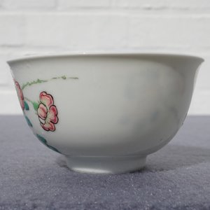A fine Chinese famille rose cup and saucer with floral design, Yongzheng — photo 18