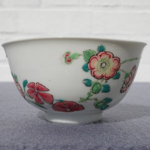 A fine Chinese famille rose cup and saucer with floral design, Yongzheng — photo 19