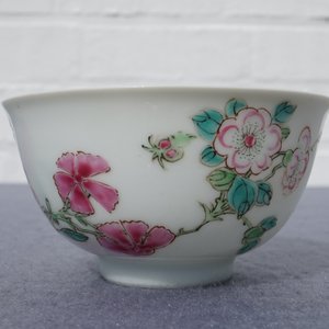 A fine Chinese famille rose cup and saucer with floral design, Yongzheng — photo 25