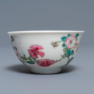 A fine Chinese famille rose cup and saucer with floral design, Yongzheng — photo 3