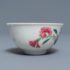 A fine Chinese famille rose cup and saucer with floral design, Yongzheng — photo 5