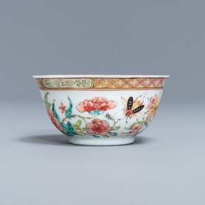A fine Chinese famille rose cup and saucer with flowers and insects, Yongzheng — 照片 5