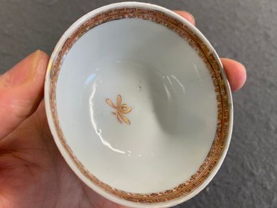 A fine Chinese famille rose cup and saucer with go-players, Yongzheng — 照片 7