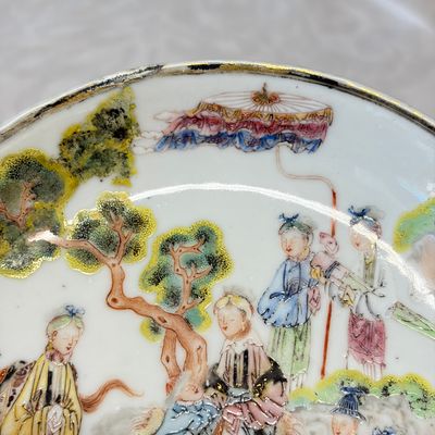 A fine Chinese famille rose cup and saucer with narrative design — photo 3