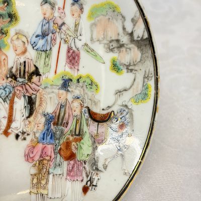 A fine Chinese famille rose cup and saucer with narrative design — photo 4
