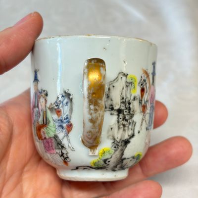 A fine Chinese famille rose cup and saucer with narrative design — photo 14